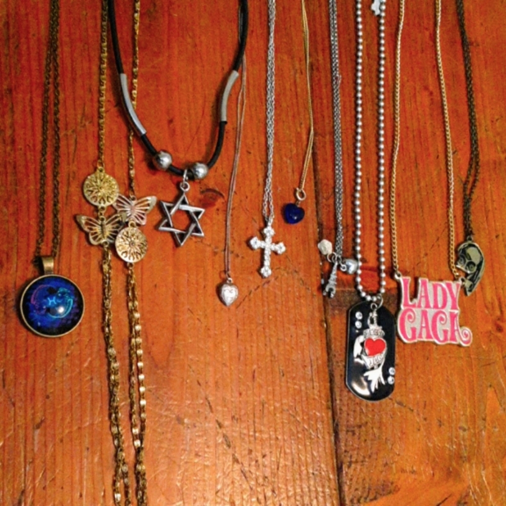 Lot of 10 necklaces